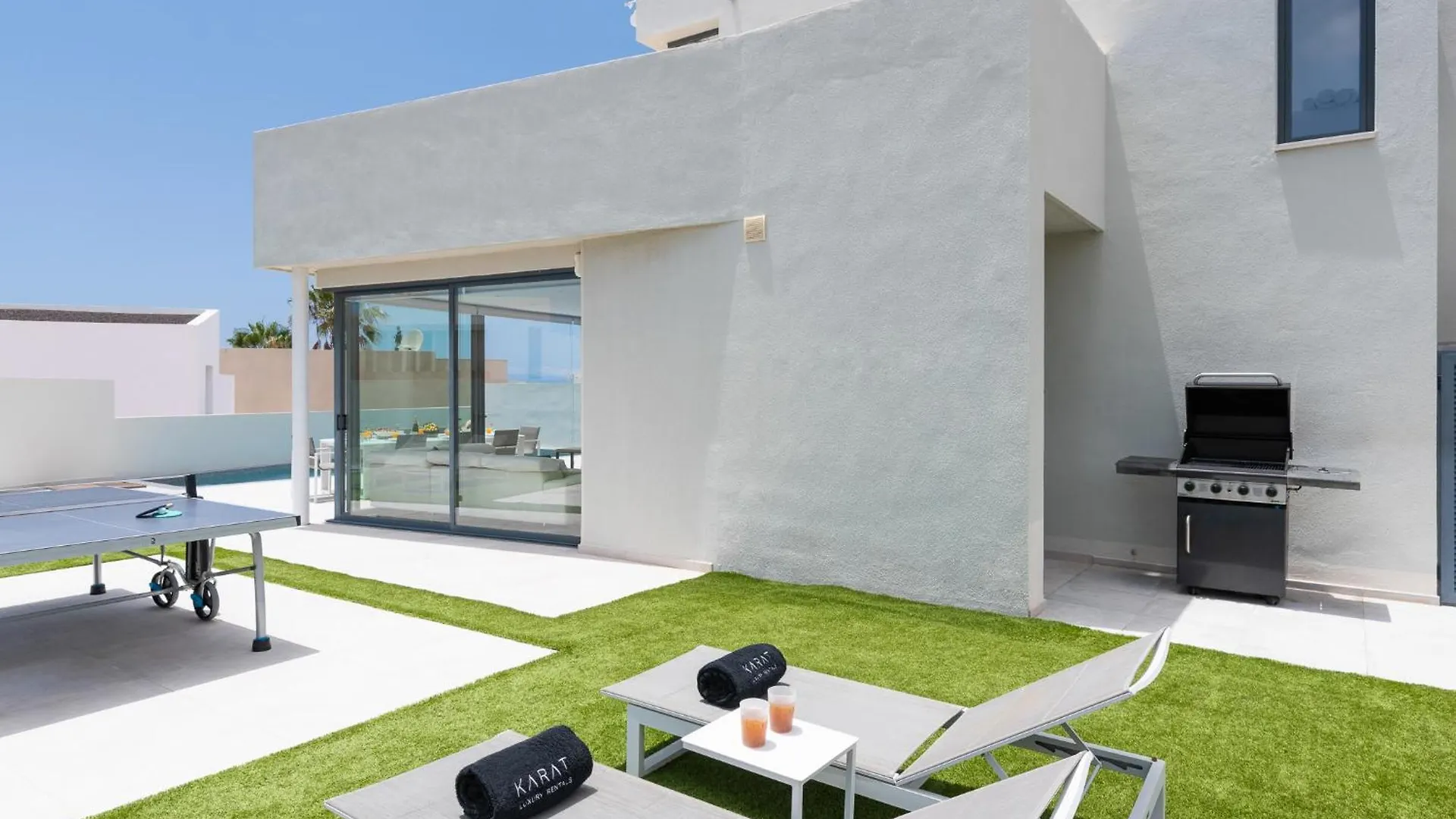 Contacten van Karat Villa Neveda